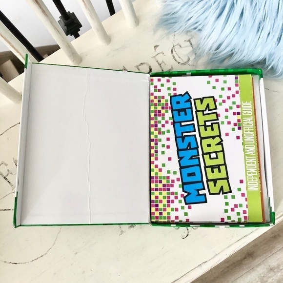 Minecraft, Secrets And Cheats, 4 Booklet Set, Independent And Unofficial Guides - Picture 3 of 11